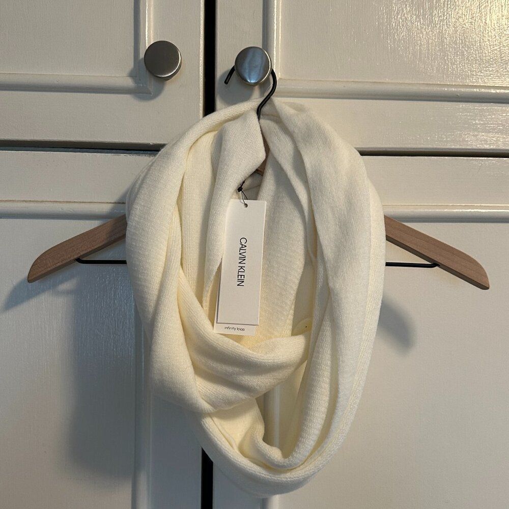 NWT Calvin Klein Infinity Scarf